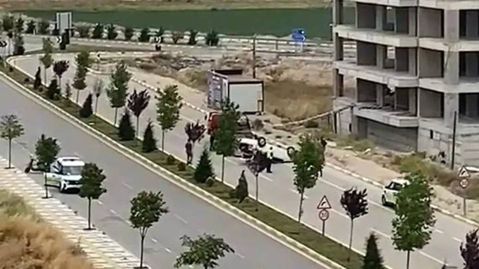 Ulukavak Mahallesi'nde Otomobil Takla Attı: Kazada Yaralananın Olmadığıı Bildirildi görseli