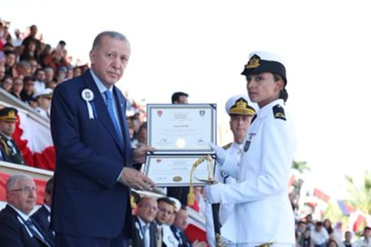 Cumhurbaşkanı Recep Tayyip Erdoğan, Deniz Harp Okulu'nda Tören Düzenledi Cumhurbaşkanı Recep Tayyip Erdoğan, Deniz Harp Okulu'nda Tören Düzenledi