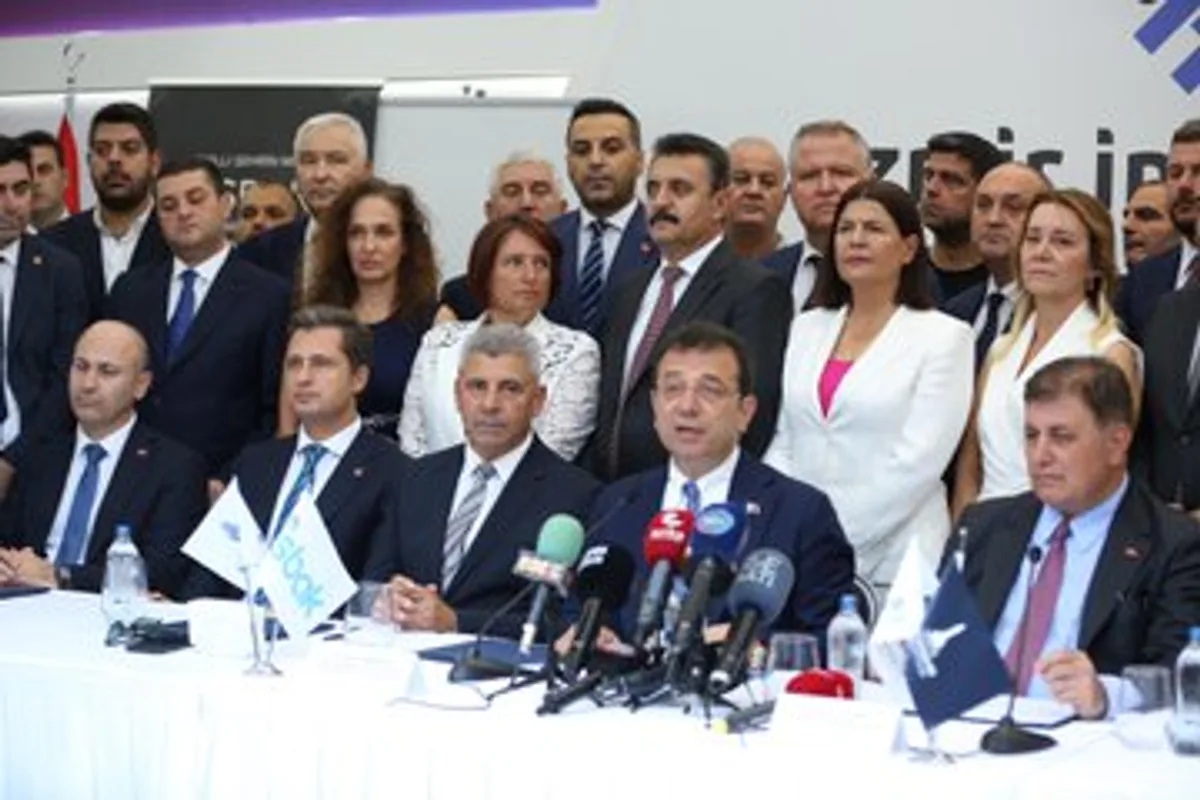 CHP Genel Başkan Yardımcısı Deniz Yücel, İzmir ve İstanbul Belediyeleri Arasındaki İşbirliğine Dikkat Çekti CHP Genel Başkan Yardımcısı Deniz Yücel, İzmir ve İstanbul Belediyeleri Arasındaki İşbirliğine Dikkat Çekti