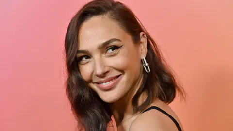 Gal Gadot ve İş İnsanı Eşi Jaron Varsano'nun Aile Yaşamı Gal Gadot ve İş İnsanı Eşi Jaron Varsano'nun Aile Yaşamı