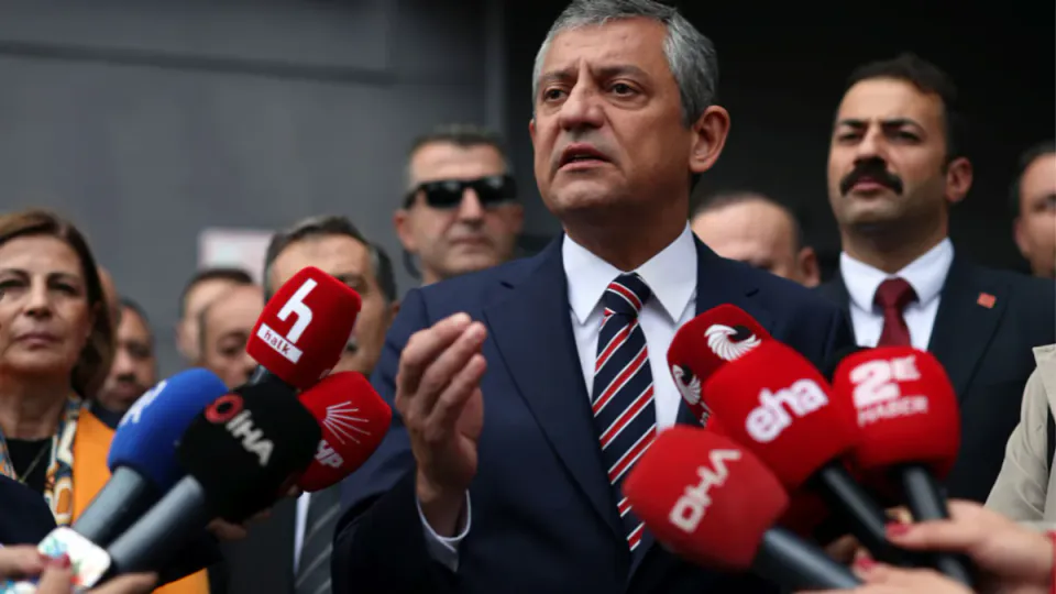 Özgür Özel'den Siyasi Hamle: Yeni Parti İçin Tarih ve Detaylar Belli Oldu görseli