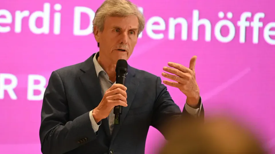 Elektrikli Araçlarda Devlet Desteği Tartışması: Uzmanlardan 'Desteği Kesin' Çağrısı görseli