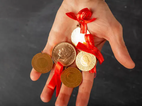 Standard Chartered'tan altın şoku: 12 ayda 5 bin dolar, gram 9 bin TL'yi buluyor