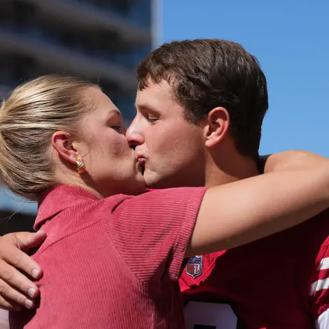 Brock Purdy'nin Eşi Jenna Brandt: İowa'dan NFL'ye Evlilik ve Küçük Millie'ye Kadar