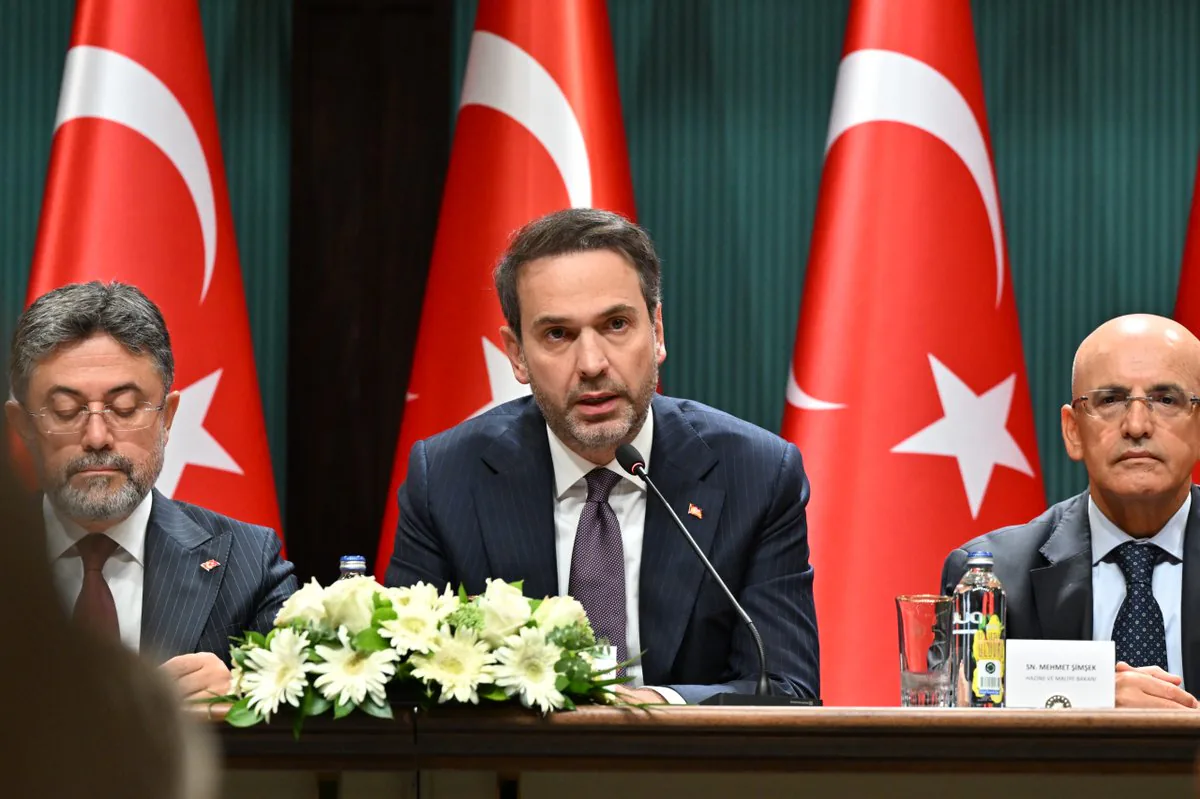 Enerji ve Tabii Kaynaklar Bakanı Alparslan Bayraktar, Orta Vadeli Program Tanıtım Toplantısı'nda açıklamalarda bulundu. Enerji ve Tabii Kaynaklar Bakanı Alparslan Bayraktar, Orta Vadeli Program Tanıtım Toplantısı'nda açıklamalarda bulundu.