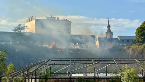 Nantes'te Korkutan Yangın: Şehir Merkezinde Alevler Yükseldi