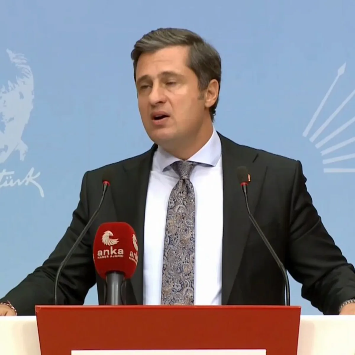 CHP Sözcüsü Deniz Yücel, Çocuk Güvenliği Konusunda Sert Eleştirilerde Bulundu CHP Sözcüsü Deniz Yücel, Çocuk Güvenliği Konusunda Sert Eleştirilerde Bulundu