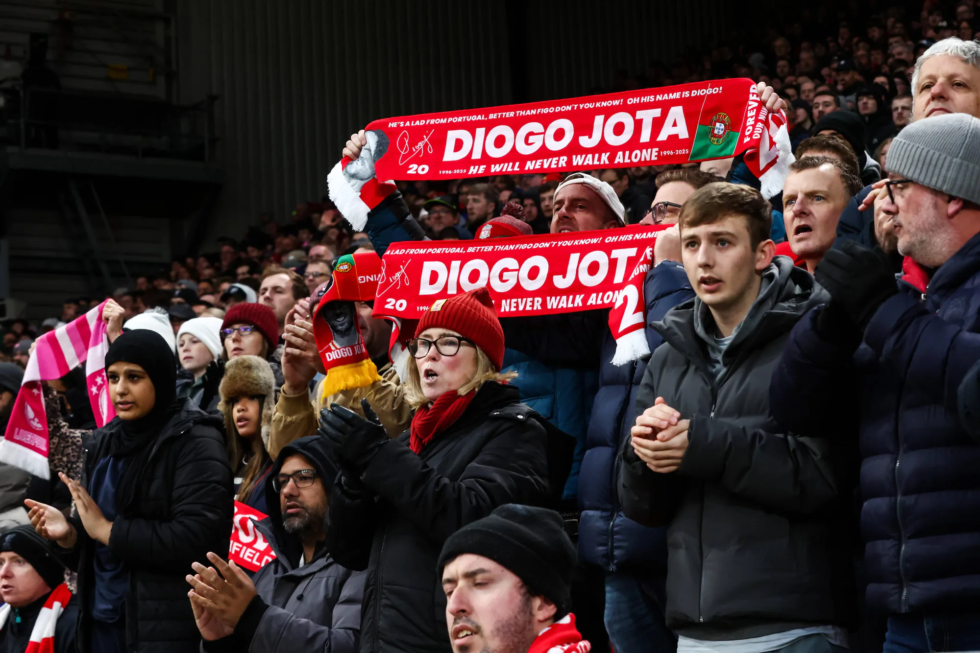 Anfield'da Hüzünlü Veda: Diogo Jota'ya Onur Anıtı Açıldı Anfield'da Hüzünlü Veda: Diogo Jota'ya Onur Anıtı Açıldı