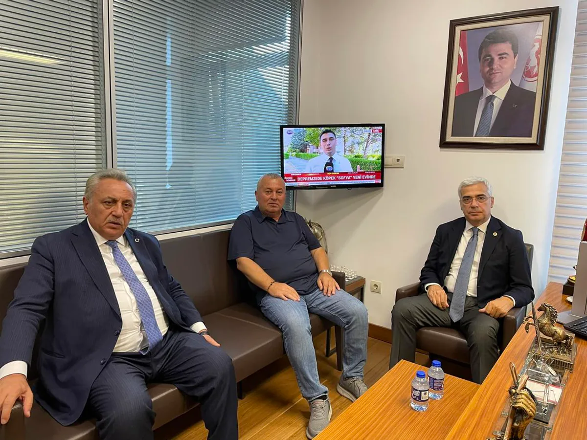 Demokrat Parti Genel Başkan Yardımcısı Cemal Enginyurt, Amcasının Vefatı Dolayısıyla Saffet Kaya'yı Kabul Etti Demokrat Parti Genel Başkan Yardımcısı Cemal Enginyurt, Amcasının Vefatı Dolayısıyla Saffet Kaya'yı Kabul Etti