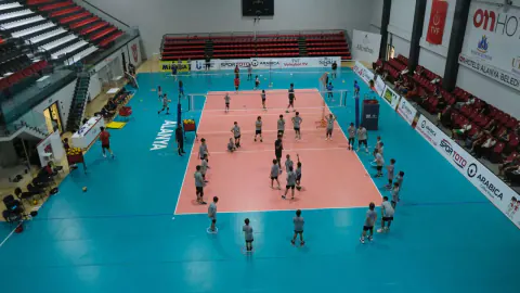 Alanya Belediyespor voleybol altyapısını genişletiyor: 60 sporcu antrenmanda, okul taramaları başlıyor