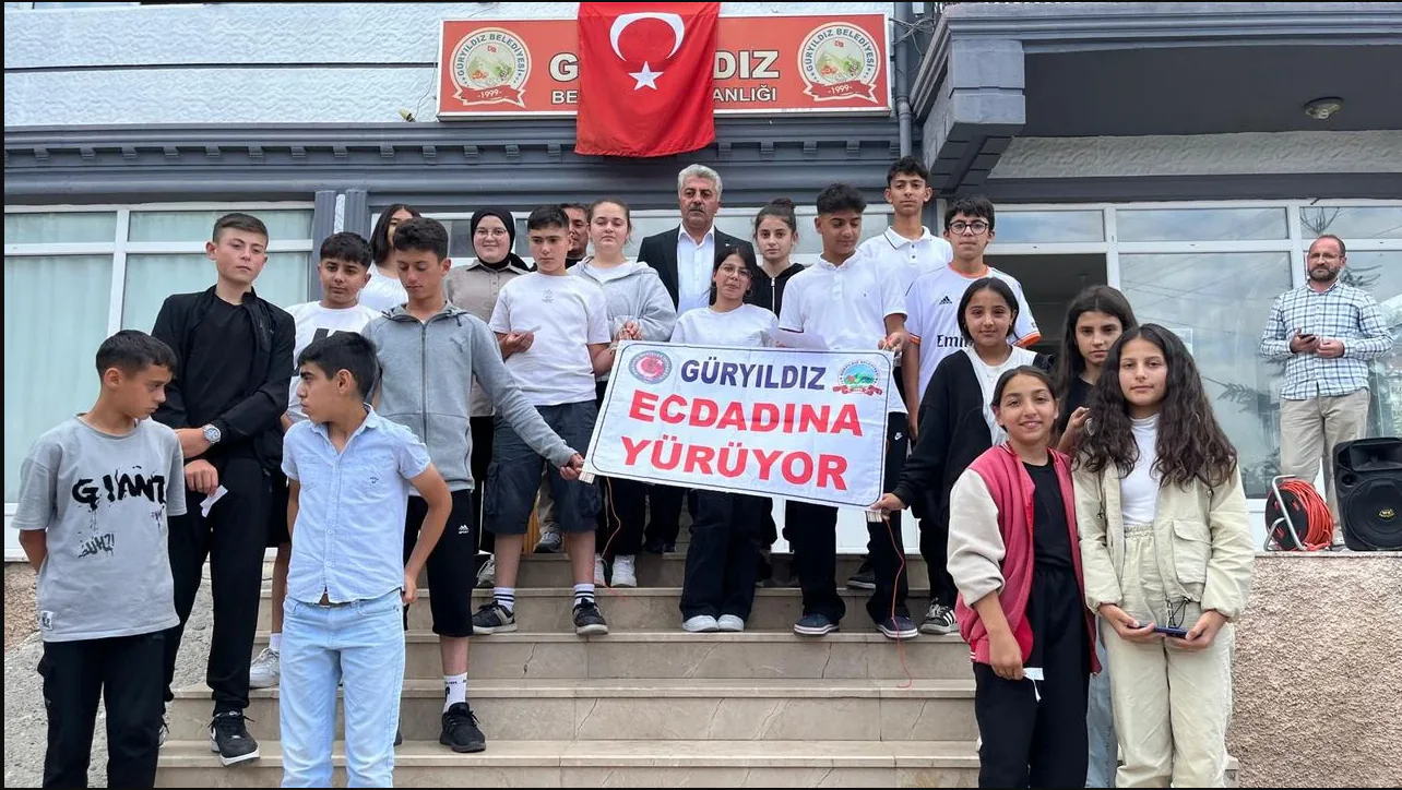 Çanakkale'den Mekke'ye Motosikletle Yolculuk: Faruk İnceyaprak'ın Zorlu Serüveni Çanakkale'den Mekke'ye Motosikletle Yolculuk: Faruk İnceyaprak'ın Zorlu Serüveni