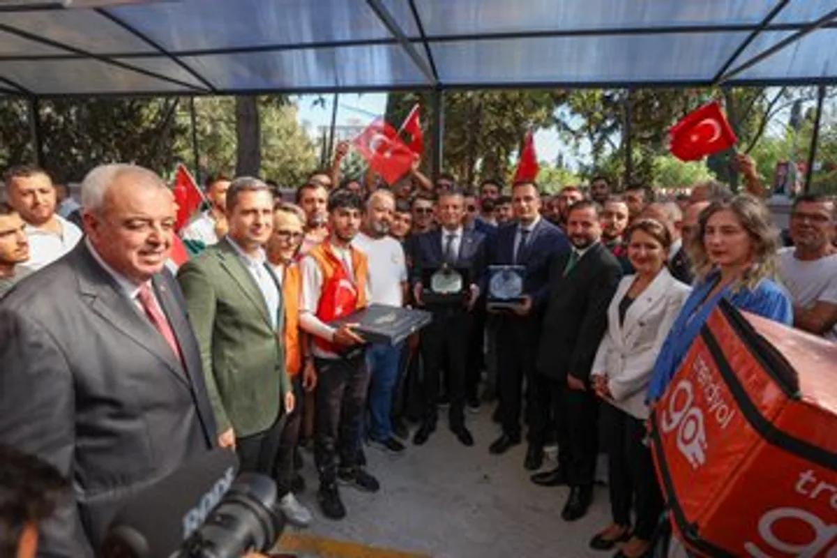CHP, Bornova'da Moto Kurye Parkının Açılışını Gerçekleştirdi CHP, Bornova'da Moto Kurye Parkının Açılışını Gerçekleştirdi