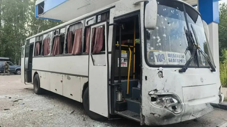 Belgorod Bölgesi'nde Şebekin'de Yolcu Otobüsüne İHA Saldırısı görseli