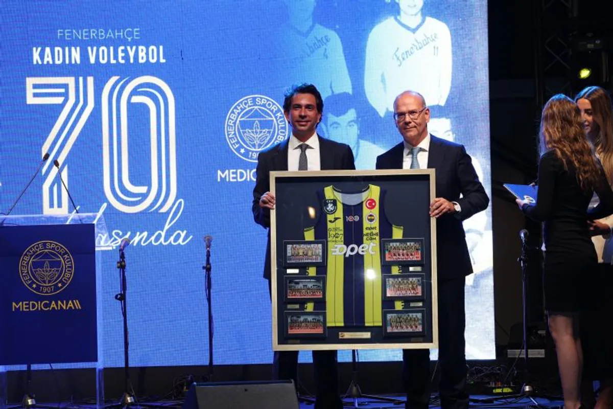 Fenerbahçe Kadın Voleybol Takımı: Türk Voleybolunun Öncüleri Fenerbahçe Kadın Voleybol Takımı: Türk Voleybolunun Öncüleri