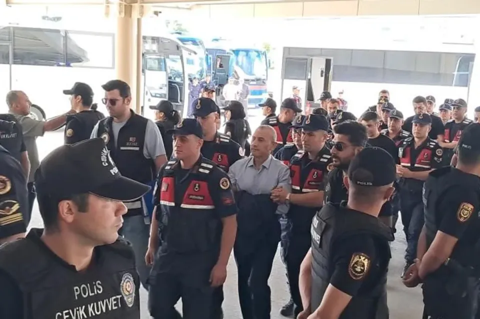 Eski Tunceli Valisi Tuncay Sonel ve 2 polis memuru 6 ayrı suçtan tutuklandı görseli