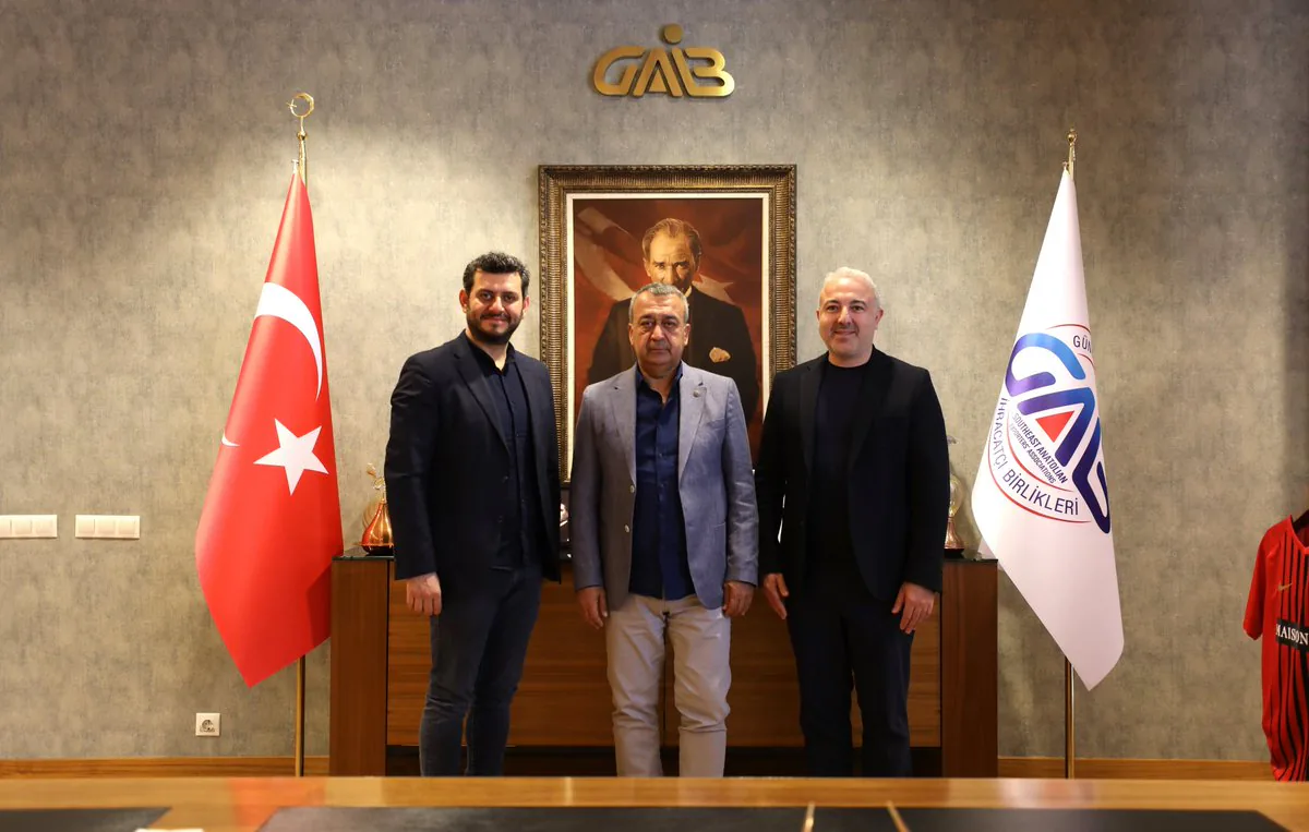 ONİKİ'nin Kurucu Ortağı ve CEO'su Ziya Kızıltan ile Taaf Medya'nın Kurucusu Abdurrahman Koçak'a Teşekkür ONİKİ'nin Kurucu Ortağı ve CEO'su Ziya Kızıltan ile Taaf Medya'nın Kurucusu Abdurrahman Koçak'a Teşekkür