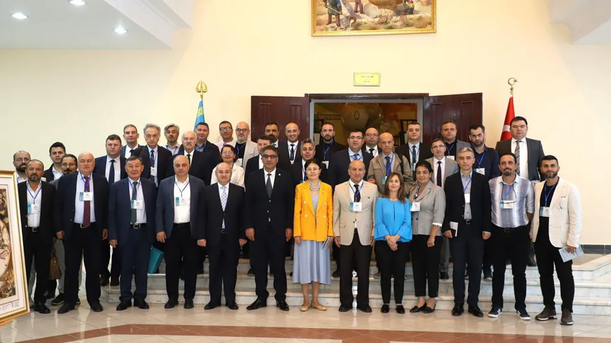 Kazakistan’da “Türk Dünyası ve Pir-i Türkistan: Hoca Ahmed Yesevi Sempozyumu” Gerçekleşti Kazakistan’da “Türk Dünyası ve Pir-i Türkistan: Hoca Ahmed Yesevi Sempozyumu” Gerçekleşti