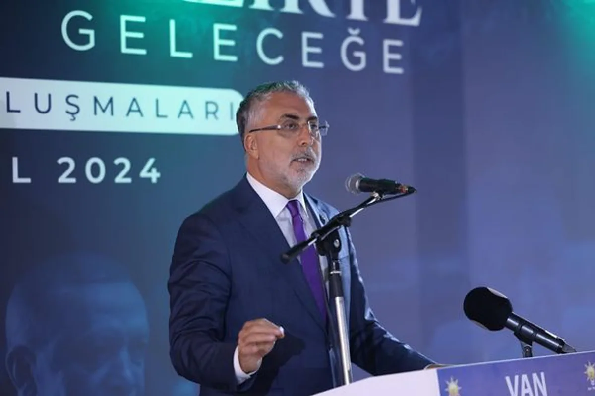 Çalışma ve Sosyal Güvenlik Bakanı Prof. Dr. Vedat Işıkhan, Vefa Buluşması programında AK Parti'nin çalışmalarını ve hedeflerini paylaştı. Çalışma ve Sosyal Güvenlik Bakanı Prof. Dr. Vedat Işıkhan, Vefa Buluşması programında AK Parti'nin çalışmalarını ve hedeflerini paylaştı.