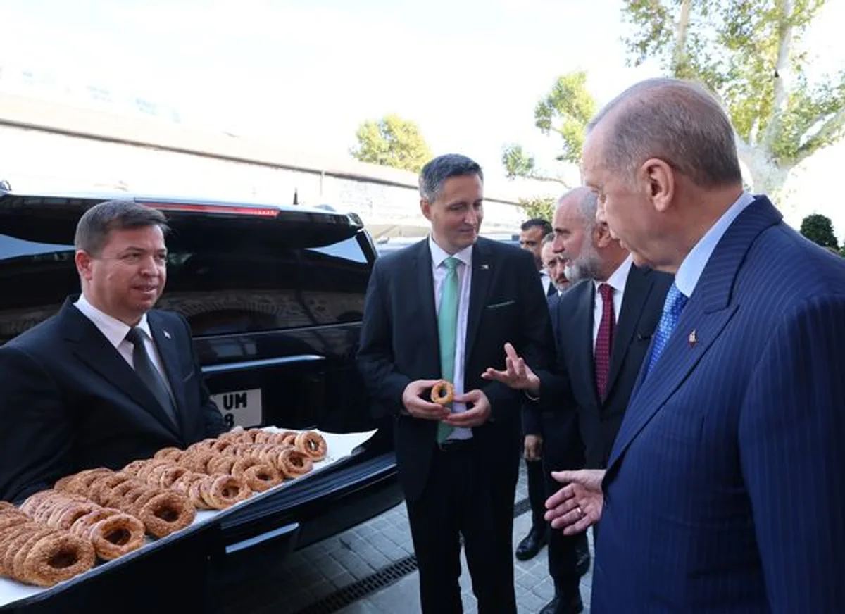 Cumhurbaşkanı Recep Tayyip Erdoğan, Bosna-Hersek Devlet Başkanlığı Konseyi Başkanı Denis Becirovic ile bir basın toplantısı gerçekleştirdi Cumhurbaşkanı Recep Tayyip Erdoğan, Bosna-Hersek Devlet Başkanlığı Konseyi Başkanı Denis Becirovic ile bir basın toplantısı gerçekleştirdi