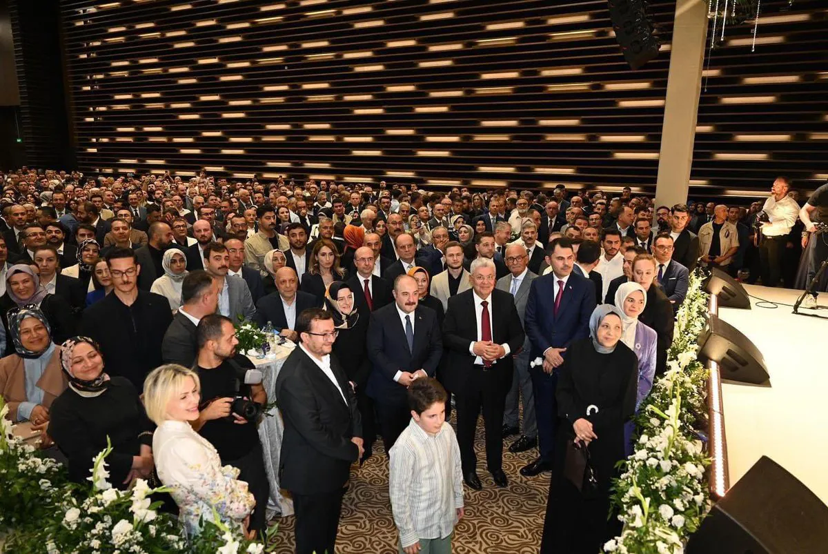 HAK-İŞ Genel Başkanı Mahmut Arslan ve Yöneticileri Önemli Bir Etkinlikte Buluştu HAK-İŞ Genel Başkanı Mahmut Arslan ve Yöneticileri Önemli Bir Etkinlikte Buluştu