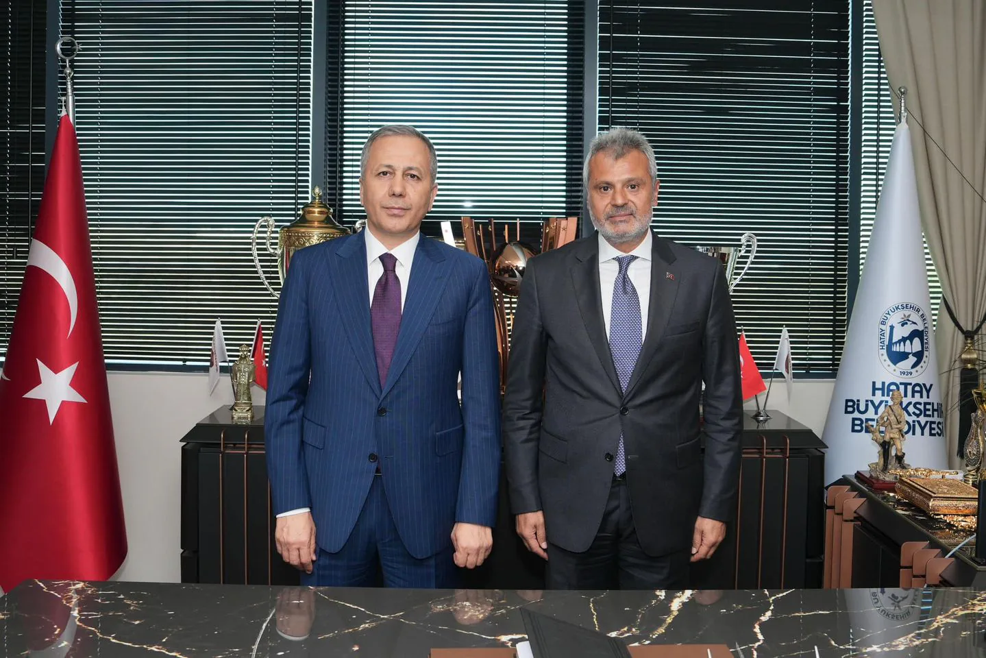 İçişleri Bakanı Ali Yerlikaya, Hatay Büyükşehir Belediye Başkanı Mehmet Öntürk ile Görüşme Gerçekleştirdi İçişleri Bakanı Ali Yerlikaya, Hatay Büyükşehir Belediye Başkanı Mehmet Öntürk ile Görüşme Gerçekleştirdi