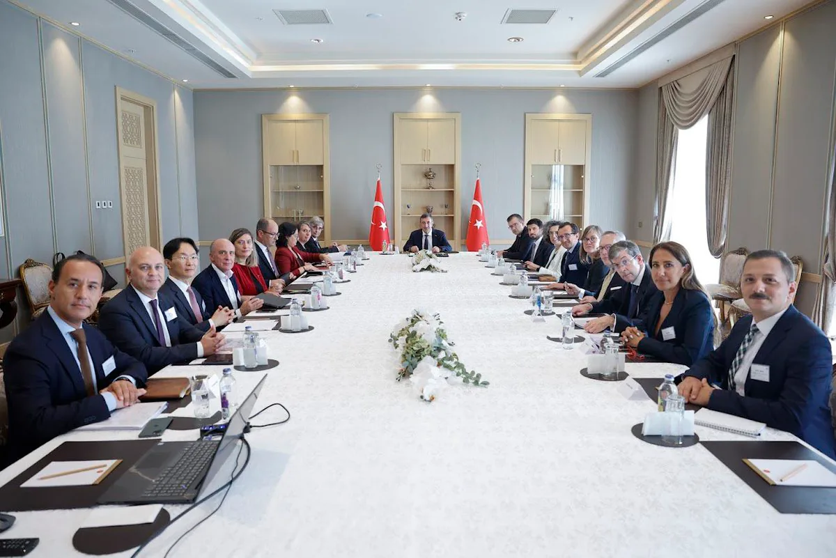 Türkiye Cumhurbaşkanı Yardımcısı Cevdet Yılmaz, Avrupa İmar ve Kalkınma Bankası (EBRD) Yöneticileri İle Toplantı Gerçekleştirdi Türkiye Cumhurbaşkanı Yardımcısı Cevdet Yılmaz, Avrupa İmar ve Kalkınma Bankası (EBRD) Yöneticileri İle Toplantı Gerçekleştirdi