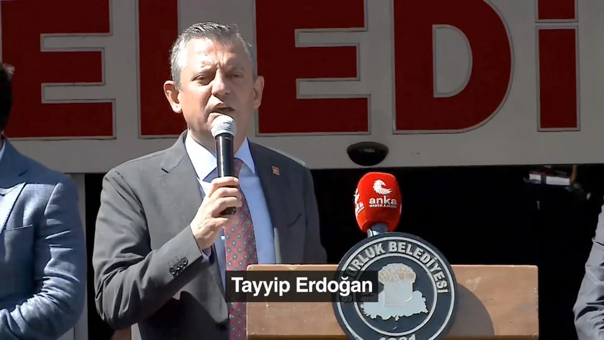 CHP Genel Başkanı Özgür Özel, Milli ve Dini Duyguları İstismar Edilmesine Tepki Gösterdi CHP Genel Başkanı Özgür Özel, Milli ve Dini Duyguları İstismar Edilmesine Tepki Gösterdi