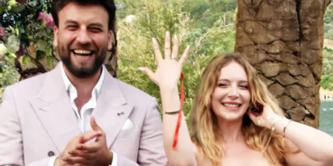 Hayal Köseoğlu ve Ersoy Nezir Çınarlı Nişanlandı: Bodrum'da Mutlu Son