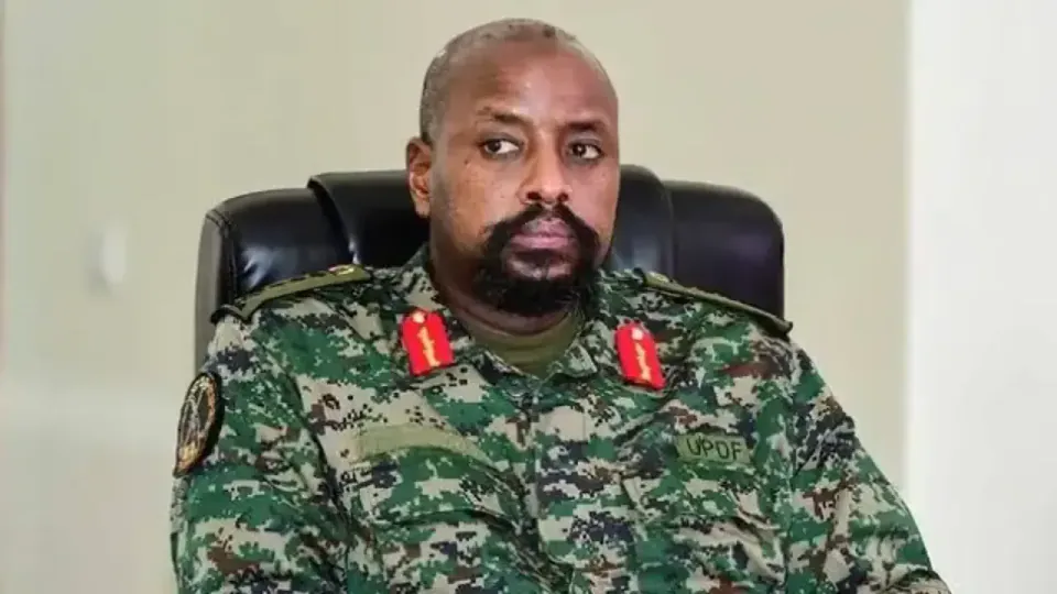 Uganda Genelkurmay Başkanı'ndan Türkleri hedef alan tehdit: "18 Eylül'de Büyükelçilik önünde protesto, karşı çıkanları 'Türk ajanı' olarak tutuklayacağız" görseli