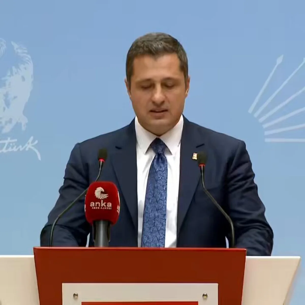 Siyasi Parti Sözcüsü Göçmen Tartışmalarını Eleştirdi Siyasi Parti Sözcüsü Göçmen Tartışmalarını Eleştirdi