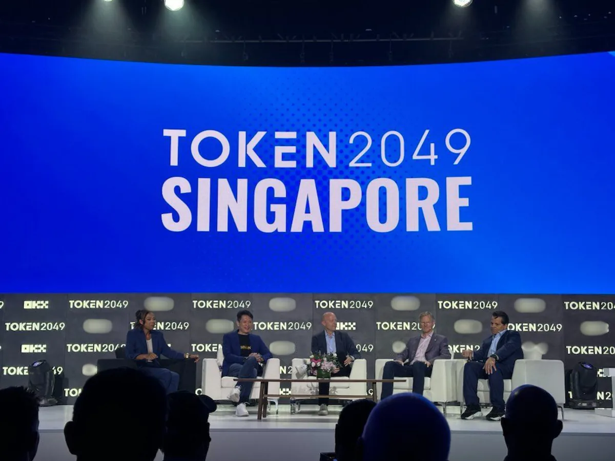 Token2049 Etkinliğinde CEO Richard Teng, Kripto Para Birimlerinin Politikalarını Tartıştı Token2049 Etkinliğinde CEO Richard Teng, Kripto Para Birimlerinin Politikalarını Tartıştı