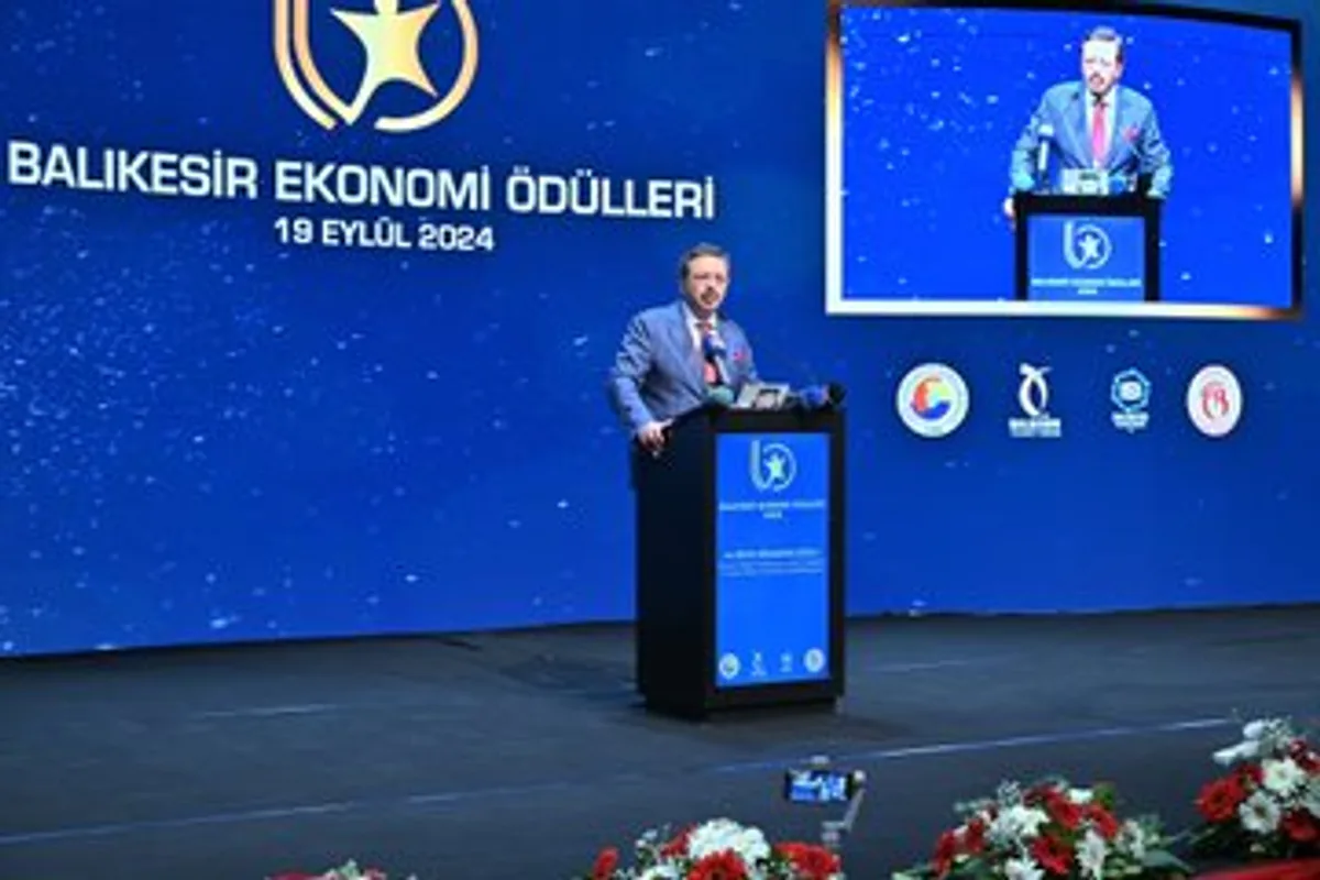 Balıkesir Ekonomi Ödülleri ve Uyum Merkezi Açıldı Balıkesir Ekonomi Ödülleri ve Uyum Merkezi Açıldı