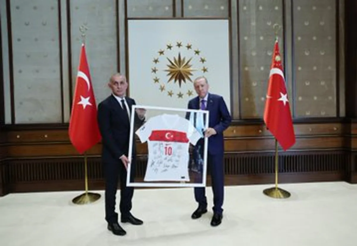 Cumhurbaşkanı Recep Tayyip Erdoğan, Türkiye Futbol Federasyonu Başkanı İbrahim Ethem Hacıosmanoğlu ve Yönetim Kurulu Üyeleriyle Bir Araya Geldi Cumhurbaşkanı Recep Tayyip Erdoğan, Türkiye Futbol Federasyonu Başkanı İbrahim Ethem Hacıosmanoğlu ve Yönetim Kurulu Üyeleriyle Bir Araya Geldi