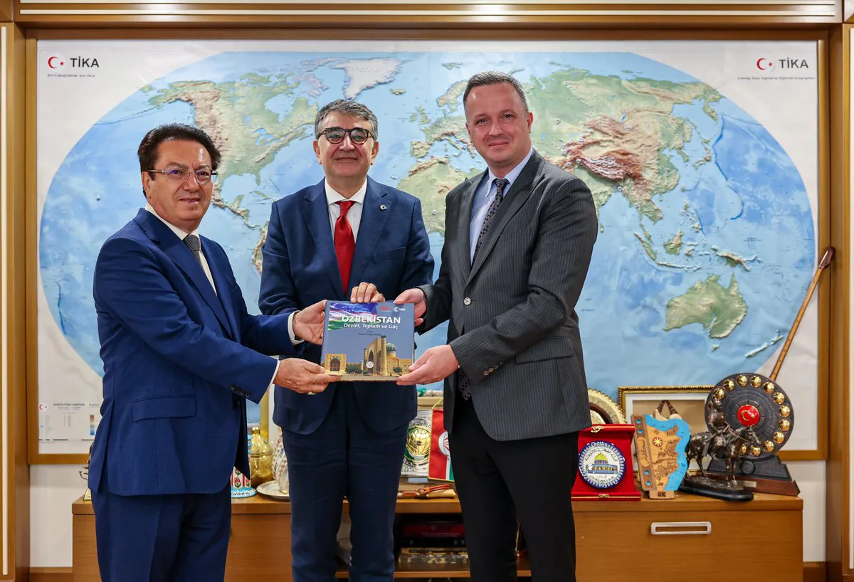 Ankara Sosyal Bilimler Üniversitesi Siyaset Bilimi ve Kamu Yönetimi Bölüm Başkanı Prof. Dr. Onur Ender Aslan ve İçişleri Bakanlığı Araştırma ve Etütler Merkezi Başkanı Doç. Dr. Selim Çapar, TİKA Başkanı Serkan Kayalar'ı ziyaret etti Ankara Sosyal Bilimler Üniversitesi Siyaset Bilimi ve Kamu Yönetimi Bölüm Başkanı Prof. Dr. Onur Ender Aslan ve İçişleri Bakanlığı Araştırma ve Etütler Merkezi Başkanı Doç. Dr. Selim Çapar, TİKA Başkanı Serkan Kayalar'ı ziyaret etti