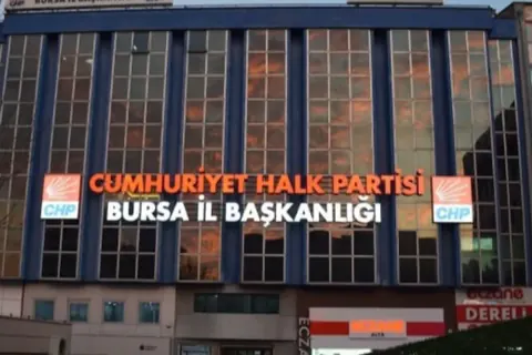 CHP Bursa'da sürpriz değişiklik: Turgut Özkan görevden alındı, yerine Deniz Baykal