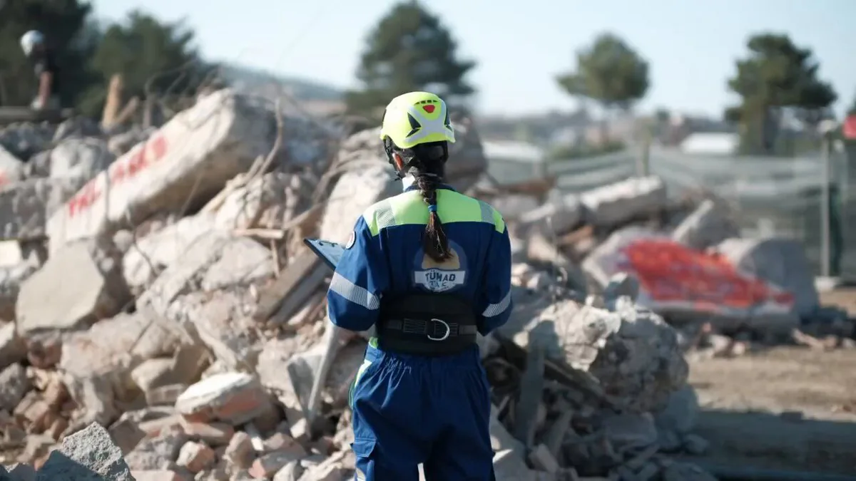 Deprem Sonrası Kurtarma Çalışmalarında Senaryo Gerçekleştirildi Deprem Sonrası Kurtarma Çalışmalarında Senaryo Gerçekleştirildi