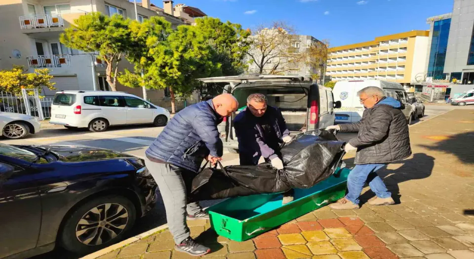 Antalya'da Korkunç Keşif: Kokuların Geldiği Evde 64 Yaşındaki Adam Ölü Bulundu görseli