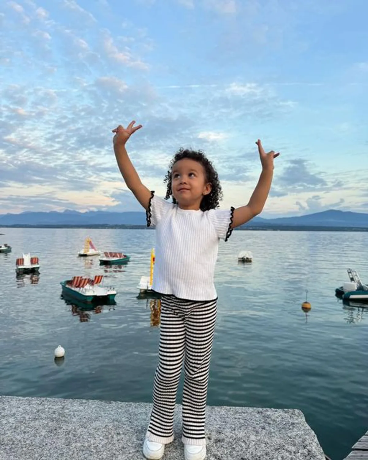 Barış Günü'nde Torunu Mia'nın Huzur Yayması Barış Günü'nde Torunu Mia'nın Huzur Yayması