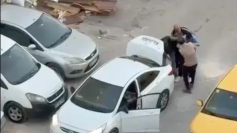 Adana Seyhan Evren Sitesi'nde polis operasyonu: Şüpheli araçlar durduruldu, inceleme başlandı