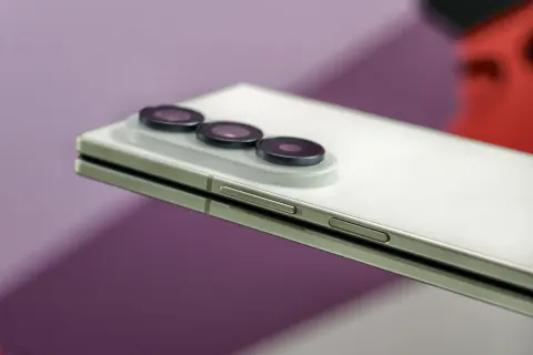 Samsung Z Fold 8 Ultra ile Katlanabilir Ekranlardaki Katlanma Sorunu Çözüldü