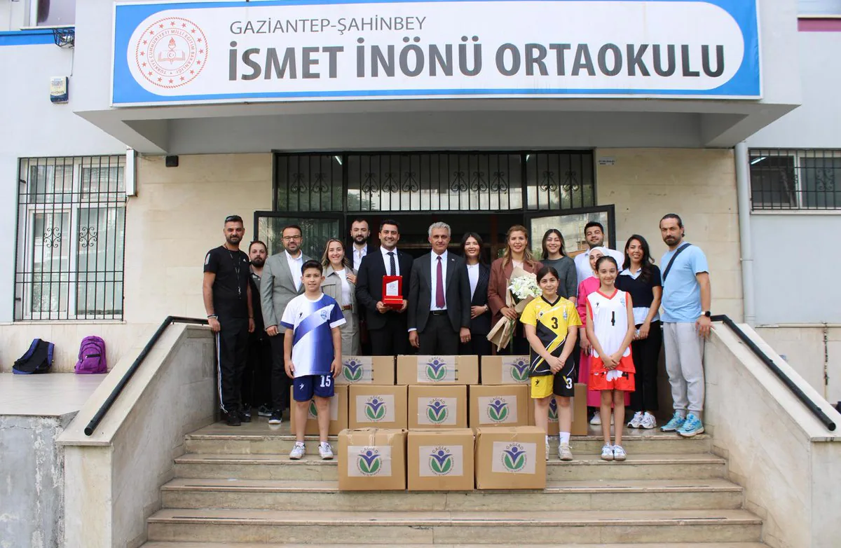 GAGİAD'dan Çocuklara Spor Ekipmanı Bağışı GAGİAD'dan Çocuklara Spor Ekipmanı Bağışı