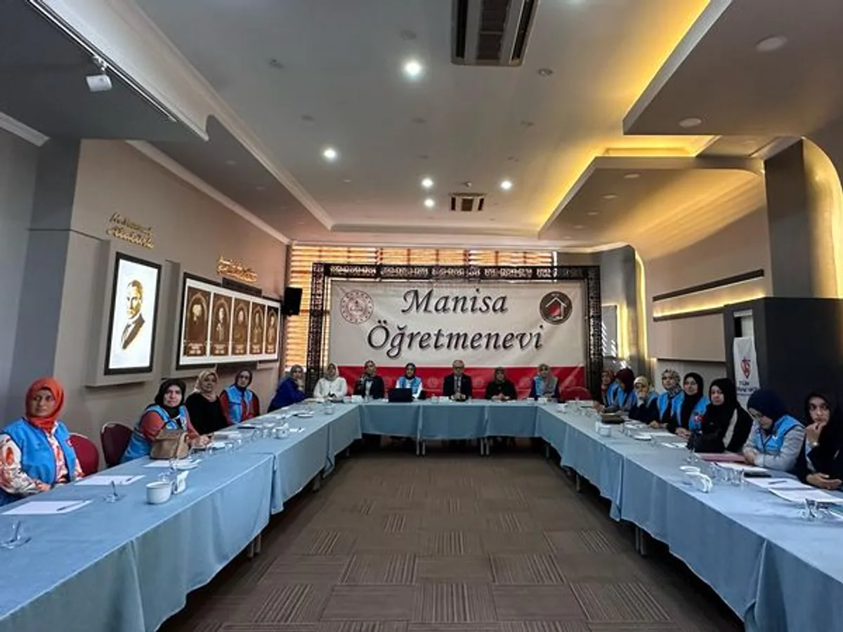 Ege Bölgesi Kadın Kolları Manisa’da Toplandı Ege Bölgesi Kadın Kolları Manisa’da Toplandı