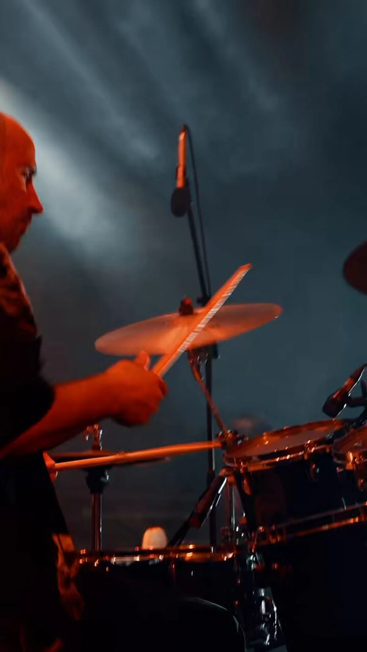 Emre Altuğ'un Büyüleyici Performansı Emre Altuğ'un Büyüleyici Performansı