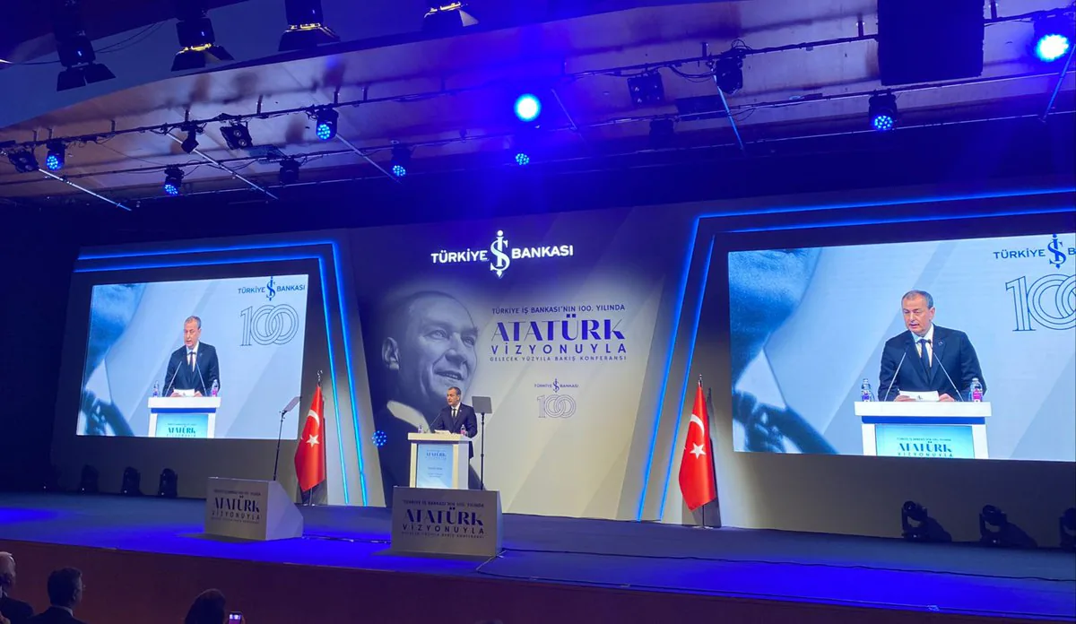 Gelecek Yüzyıla Bakış Konferansı Yapıldı Gelecek Yüzyıla Bakış Konferansı Yapıldı