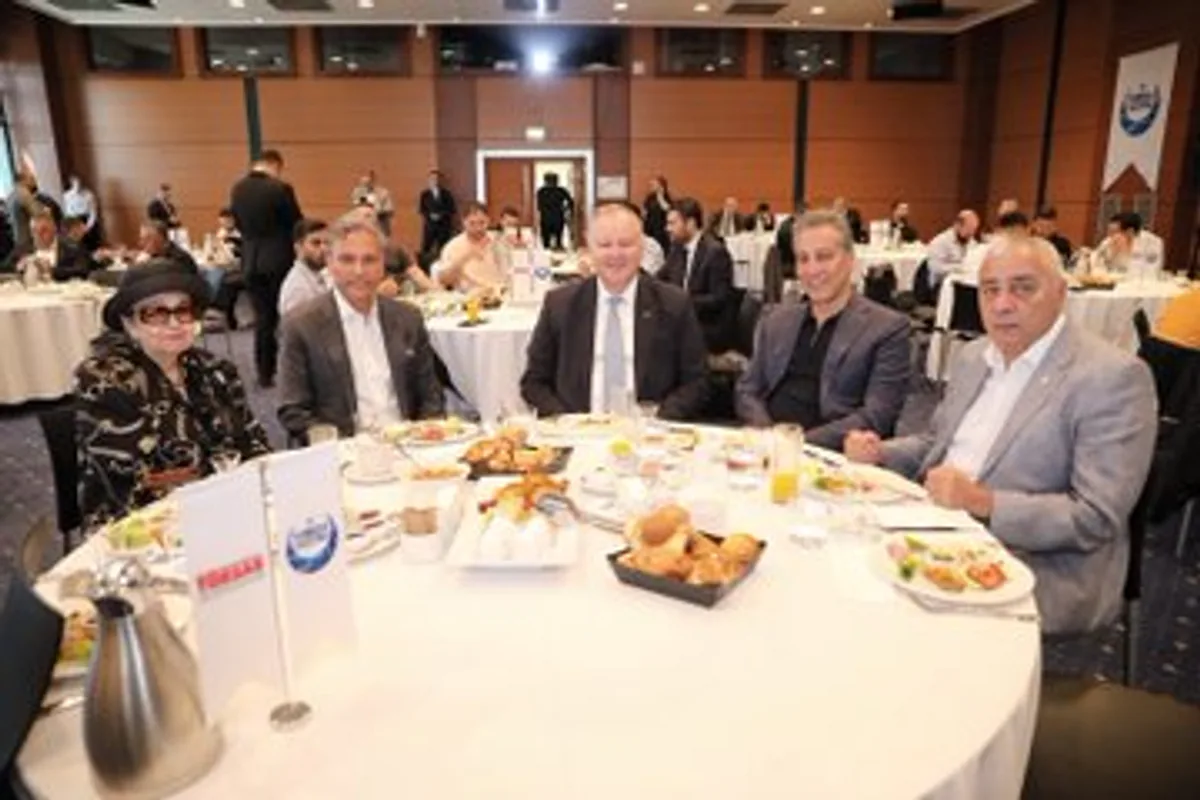 TÜRSAB Yönetimi, Seyahat Acentalarıyla Bir Araya Geldi TÜRSAB Yönetimi, Seyahat Acentalarıyla Bir Araya Geldi