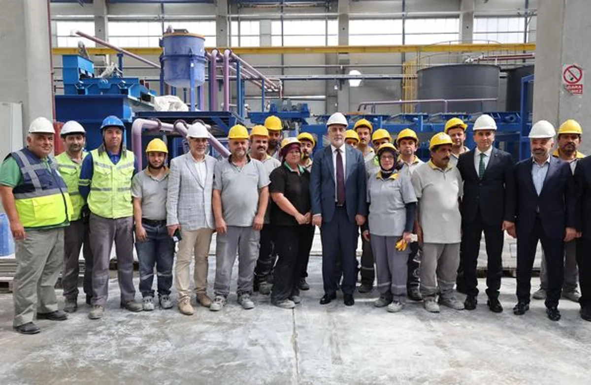 Fabrika Ziyaretlerinde İşçilerle Buluştu Fabrika Ziyaretlerinde İşçilerle Buluştu
