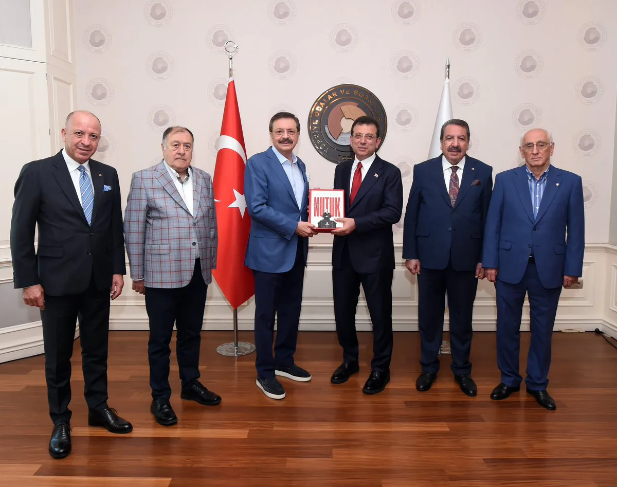İBB Başkanı Hisarcıklıoğlu'nu Ziyaret Etti İBB Başkanı Hisarcıklıoğlu'nu Ziyaret Etti