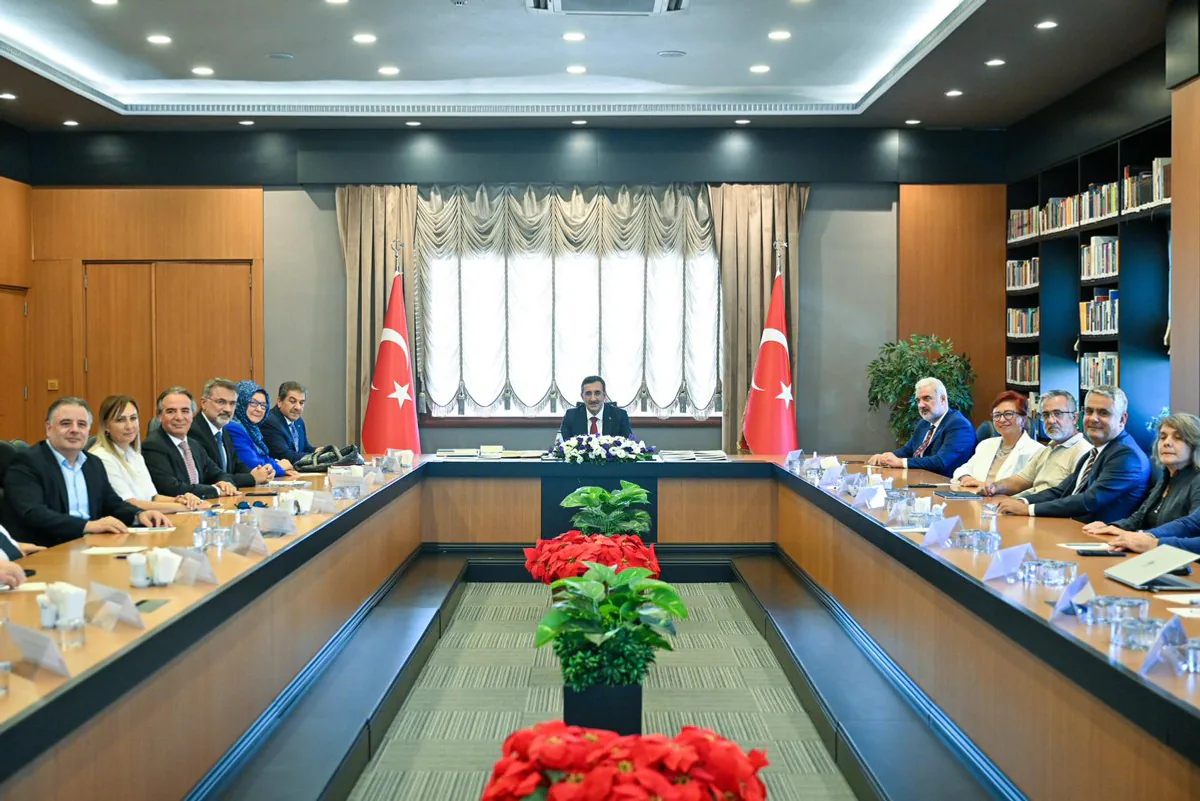 Esenler’de Düşünce Merkezi’nde Sohbet Toplantısı Esenler’de Düşünce Merkezi’nde Sohbet Toplantısı