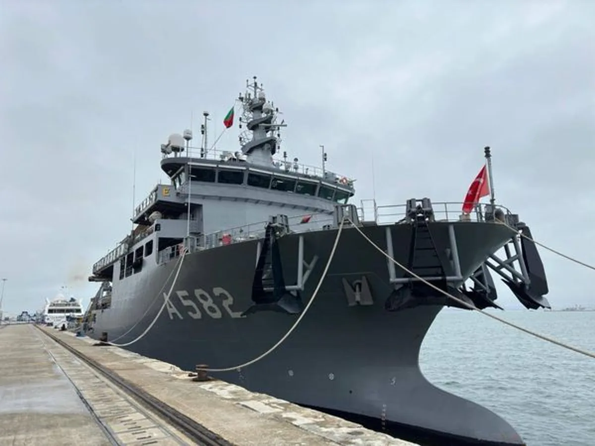 TCG ALEMDAR Gemisi'nden Lizbon’a Liman Ziyareti TCG ALEMDAR Gemisi'nden Lizbon’a Liman Ziyareti