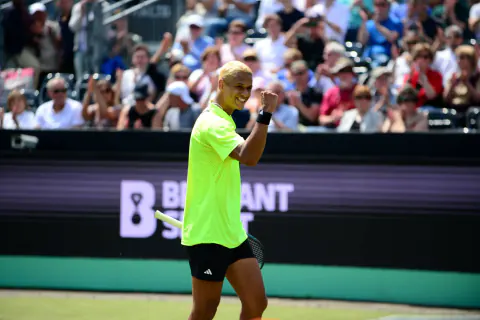 Wimbledon'da Gabriel Diallo'dan İnanılmaz Geri Dönüş: Bonzi Havlu Attı